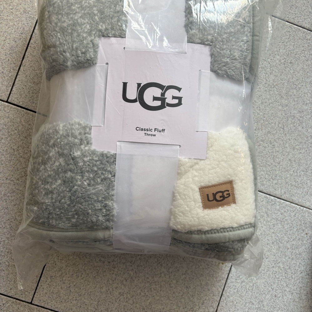 UGG Classic Fluff Throw in Mint Green and Ivory - Picture 5 of 5